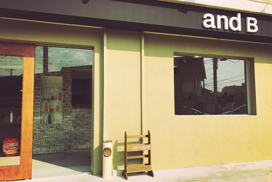 【北野田】≪月給21〜25万円＋歩合≫≪入客チャンスあり!!≫小さいお子様がいるスタッフさんも活躍しています!!幅広い技術を身に着けたい方にもおすすめ！男女問わず幅広い年齢層のお客様が通われるユニセックスサロン「and B（アンドビー）」からスタイリスト（美容師）の求人★☆