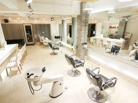 【豊中駅】≪20時までに退勤可能≫≪ネイル講師在籍≫≪プライベートも充実≫地域密着型のトータルビューティーサロン！ケアからしっかりするのと、技術力が高いのが人気です！ネイルの講師が在籍しているので経験が浅い方でも技術を学べます。「JIST（ジスト）」からネイリスト（ネイル）の求人★☆★