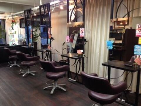 【豊中】≪社会保険完備≫レッスンは自分のペースで行うことが出来るので、無理なくキャリアアップ出来る環境です！地域密着型のアットホームサロン「apied（アピエ）」からアシスタント(美容師)の求人☆★☆