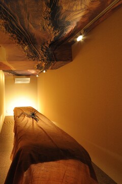 【北新地】≪未経験OK≫≪完全週休二日制≫≪社会保険完備≫≪オールハンド痩身≫未経験からでも歓迎！研修体制もバッチリでインド痩身マッサージをしっかりと習得できます！「Physical Beauty Lab LUNASIA大阪店（フィジカルビューティーラボルナシアオオサカテン）」からエステティシャンの求人☆☆