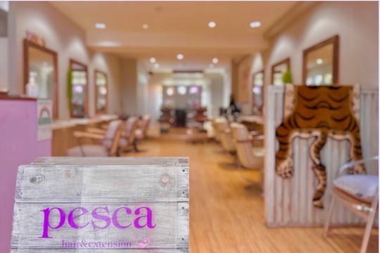 【立川駅】≪完全週休2日制≫≪土日祝休みOK≫≪営業中レッスンOK≫エクステやハイトーンカラーが人気のおしゃれサロン！プライベートを大切にしながら働くことができるのもうれしいポイントです。「pesca 立川店（ぺスカタチカワテン）」からアシスタント（美容師）の求人★☆