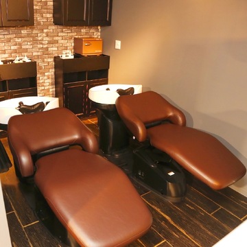 【池尻大橋】≪完全週休2日≫≪社会保険完備≫≪実働8時間≫≪スタイリストオンリーサロン≫マンツーマン接客でお客様と丁寧に向き合えるサロンです！プライベートと仕事を両立したい方にもオススメ！アグジュアリーな雰囲気で、大人女性に人気のサロン「Acmi 池尻大橋（アクミィイケジリオオハシ）」からスタイリスト（美容師）の求人☆★