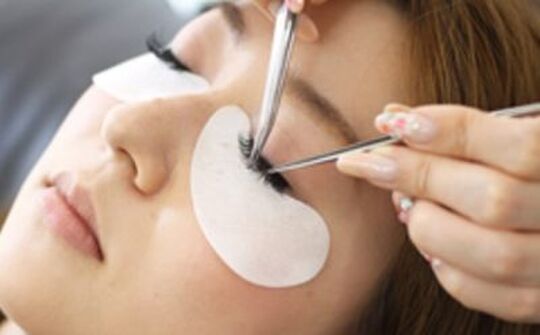 【梅田】《経験者募集 》社保完備☆日祝定休日☆実働8時間☆平均20：30退社☆「好待遇」の働き易い環境♪お客様1人1人としっかり向き合える★クリニック併設のアイラッシュサロン☆”fairy eye”からアイリスト（アイデザイナー・まつ毛エクステ）の求人☆★