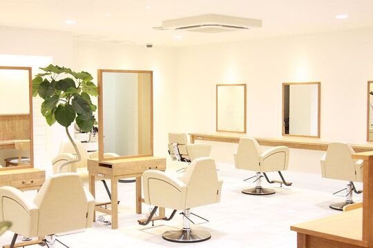 【尾上の松】≪社会保険完備≫≪完全週休二日制※年間休日109日！≫≪有給休暇あり10日〜20日≫≪レッスンが無い日は18時半ごろ退勤可能≫まつエク等幅広い技術を学ぶことが出来ます！ウィッグが半額で講習費も負担していただけます。高待遇で安心して働くことが出来るサロン「preak（プリーク）」からアシスタント（美容師）の求人☆☆