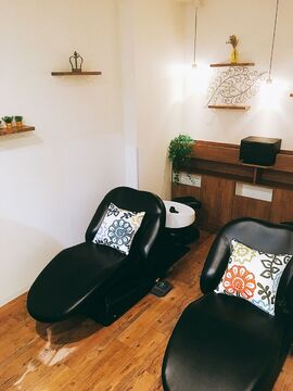 【堺東】≪月給17〜20万円≫≪月6,7日休みor月8日休みが選べる≫一人ひとりに合わせたレッスンカリキュラム!!パート・アルバイトも同時募集中◎スタッフさんもお客様も家族のようなアットホームサロン「Felis（フェリス）」からアシスタント（美容師）の求人★☆