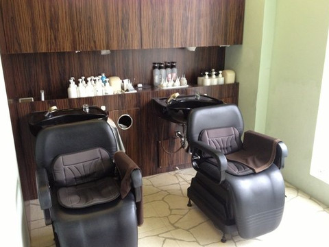 【豊中】仕事とプライベートでしっかりメリハリをつけて働くことが出来る環境★スタッフさん同士も仲が良く、家族ぐるみの付き合いでご飯に行くことも♪楽しみながら技術を身につけることが出来ます！落ち着いた住宅街の中にあるサロン“CENNA（セナ）”からアシスタント（美容師）の求人☆★☆