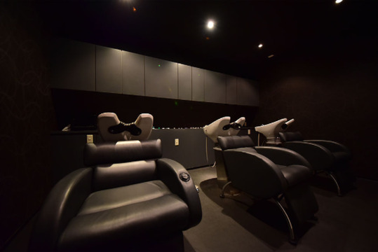 【南宮崎】≪完全週休二日制・実働8時間・営業時間18時まで・社会保険完備≫お手頃な価格でワンランク上の技術・接客・空間をお客様に提供！長年お客様から愛されているヘアサロン「ミヤコウシティ 美容室（ミヤコウシティビヨウシツ）」からスタイリスト（美容師）の求人☆☆