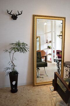 【栗東駅】≪入客チャンス抜群≫≪夏季・年末年始休暇あり≫スピード重視ではなく、お客様との時間を大切にしたい方必見！！こだわりの薬剤と丁寧な接客が好評！！アットホームな環境で働ける「Elvita（エルヴィータ）」からスタイリスト（美容師）の求人☆★