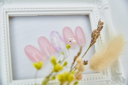 【天王寺】≪1人1人に合わせたライフスタイルが過ごせる自由出勤制≫≪1級上級の方は系列の深爪強制サロンも相談OK≫自爪に優しい施術とお客様に寄り沿ったデザイン提案を両立〇「smile nail life」をコンセプトに、お客様に「笑顔」と「自信」に満ち溢れた日々をお送りする「iRo nail atelier（イロネイルアトリエ）」からネイリスト（ネイル）の求人★☆★