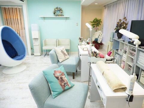 【四条烏丸】≪髪型＆ネイル自由≫≪週3日〜勤務相談OK≫≪昇給あり≫得意を活かせる！持ち込みデザインが人気のネイルサロン！アートの好きな方大歓迎！！決まりきったデザインやマニュアルがなく、幅広い技術を提供できます「Nailsalon Blanc Couleur（ネイルサロンブランクルール）」からネイリスト（ネイル）の求人★☆★