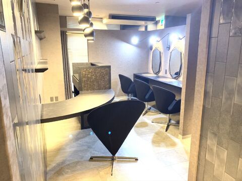 【京都駅】≪月8日休み≫≪月給20万円≫≪社会保険完備≫≪未経験OK≫研修中もお給料があるので安心して働けるサロン！営業時間内レッスンも可能◎平均退社20時！「Sour un（スールアン）」からアイリスト（まつげエクステ・アイデザイナー）の求人☆☆