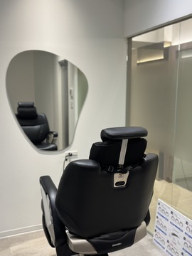 【池袋】≪未経験でも月給26万円スタート≫≪AIで学べるメンズサロン≫≪完全週休2日＆残業ゼロのホワイトサロン≫スタッフファーストの人気店「イケメン製作所 池袋店（イケメンセイサクジョイケブクロテン）」からアイブロウリストの求人☆★