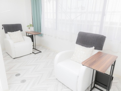 【天神橋筋六丁目】≪社会保険完備≫≪髪色、ネイル自由≫充実のお給料と働きやすい環境を整えております！お客様に寄り沿った接客で愛されるトータルビューティーサロン「free nail 天六店（フリーネイルテンロクテン）」からアイリスト（まつげエクステ・まつげパーマ・アイブロウ）の求人★☆★