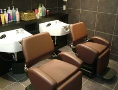 【我孫子駅】◇◆日曜休みあり・月8日休み・産休育休制度あり・社会保険完備◆◇月給25.5万円スタートと好待遇！！サロンワーク以外の活動も多く、美容師としての職業を全力で楽しめます♪入客チャンスもGOOD！“TRUTH 我孫子店（トゥルースアビコテン）からスタイリスト（美容師）の求人★☆