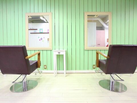 【志木駅】◆有給休暇あり・休日数選択制・月1日程度土日休み相談可能◆お休みの融通が利きやすく、プライベートも充実！デザインカラーが若いお客様から多く支持されている「Power of Hair Seika（パワーオブヘアーセイカ）」からスタイリスト（美容師）の求人☆★