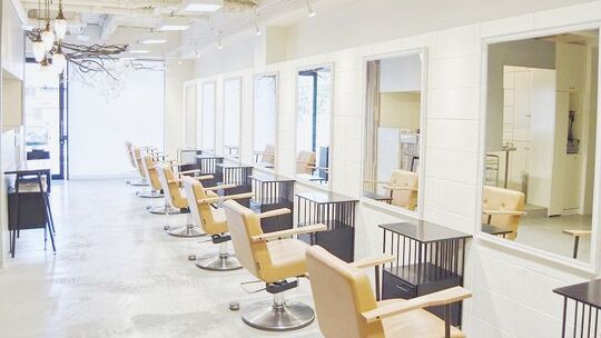 【JR茨木駅】≪社会保険完備≫自社アプリを活用し、個性や感性を活かしたオリジナルのスタイルブックでお客様のなりたい自分を叶えます！お洒落に敏感なお客様から注目を集める「DECCA-SOUL（デッカソウル）」からスタイリスト（美容師）の求人★☆