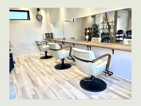 【住道】≪自転車支給あり≫≪第2,3日曜休み≫≪月8,9日休み≫≪平均退社時間19時≫最短1年半でデビュー可能！営業時間内レッスンOK！スタッフ思いの気さくな若手オーナー！！「Laviere（ラヴィエール）」からアシスタント（美容師）の求人☆★