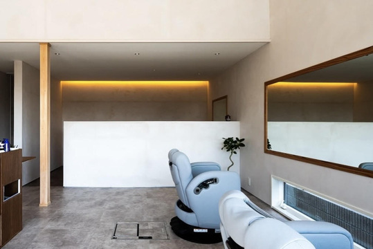 【岡寺駅】≪最短2年でデビュー可能！・営業中レッスンOK≫≪社会保険完備≫≪完全週休2日制≫≪実働8時間≫≪20時までに退勤可能≫≪客単価1万円以上≫未経験、新卒生でも安心のカリキュラムを使ったレッスン体制！「No.2128（ナンバーニイチニハチ）」からアシスタント（美容室）の求人★☆