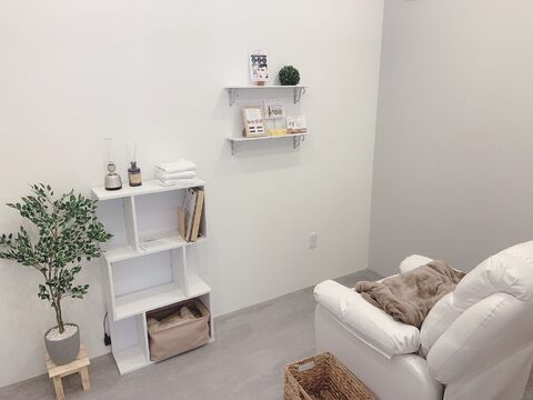 【瀬田】 集客に力を入れており、頑張った分だけしっかり稼げる！≪社会保険完備 ≫≪有給休暇あり≫≪完全週休2日≫≪ヘア＆ネイル併設のトータルビューティーサロン≫まつ毛パーマが人気！！カフェのように落ち着いたアットホーム空間「&More（アンドモア）」からアイリスト（まつげエクステ・まつげパーマ・アイブロウ）の求人★☆★