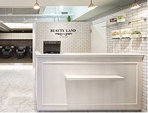 【西船橋】◇◆日曜休みあり・月8日休み・寮あり・引っ越し支援金・産休育休制度あり・社会保険完備など抜群の待遇があり、安心してスタイリストを目指してもらえます！サロンワーク以外にも色々な経験ができるサロンですよ♪“BEAUTY LAND 西船橋店（ビューティーランドニシフナバシテン）からアシスタント（美容師）の求人★☆