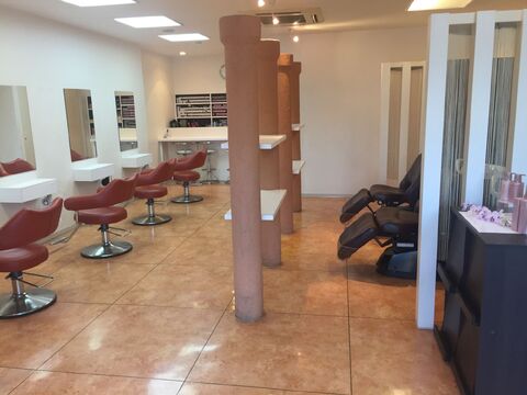 【樟葉】営業が落ちついていれば営業内レッスンもOK★住宅街のサロンなので、夜もそこまで遅くならないですよ♪美容空感 clear（ビヨウクウカンクリア）からアシスタント（美容師）の求人☆★☆