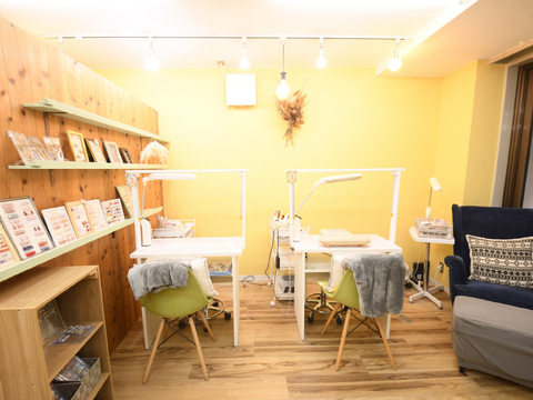 【四ツ橋】≪社会保険完備≫≪週2日～勤務OK≫トレンドデザインがよく出るサロン！持ち込みするお客様が多いので技術力もアップできます！「Nailsalon Queen（ネイルサロンクイーン）」からネイリスト（ネイル）の求人☆☆