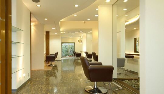 【樟葉】≪40歳以上のスタッフ活躍中≫≪40歳以上のスタッフさん大歓迎≫≪アシスタント業務のみしたい方も歓迎≫≪月8日休み≫≪社会保険完備≫≪産休制度あり≫興味があれば着付けやメイクも学べる！美容師を長く続けられる抜群の高待遇！幅広い層のお客様から支持される人気のお店ですよ！「SUNROAD Le club（サンロードルクラブ）」からアシスタント（美容師）の求人☆★☆