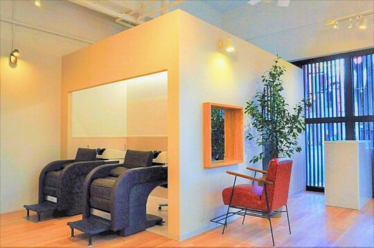 【JR尼崎】≪社会保険完備≫≪月1回日曜日休みあり≫≪19万円スタート≫≪月8,9日休み≫技術をしっかり学ぶことが可能！オーガニックメインの地域密着型サロン「Carra Salon（カーラサロン）」からアシスタント（美容師）の求人☆★☆