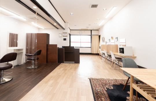 【水落】≪完全週休二日制≫≪残業一切なし≫≪豊富な待遇面≫≪日曜定休日≫働くママさんが多く、子育てしながら働ける環境です！自分に合った働き方が出来ます！カラーだけに専念したカラー専門店「COLOR PLUS 鯖江店（カラープラスサバエテン）」からカラーリスト（美容師）の求人☆☆