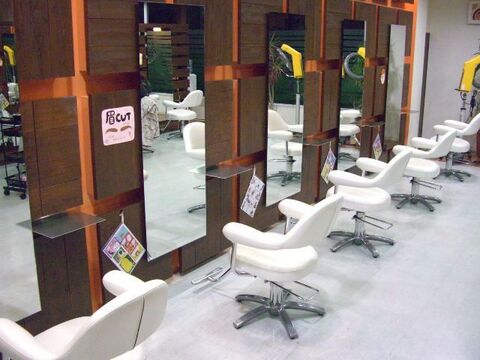 【和泉大宮】≪実働8時間≫≪社会保険完備≫地域密着で長年愛される人気サロン！ずっと長く働ける環境です！着付けやだんじりの編込みもやってます！「atorie（アトリエ）」からアシスタント（美容師）の求人☆☆