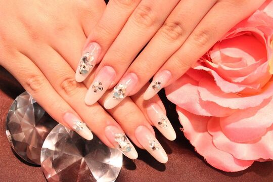 【イオン大野城】≪実働8時間≫≪完全週休2日制≫≪ＷワークOK≫幅広いお客様に長く愛されています！経験豊富なオーナーさんから技術指導OK♪働きやすさバツグンのネイルサロン『nail treat LUXUEUX イオン大野城店（ネイルトリートルクソーイオンオオノジョウテン）』