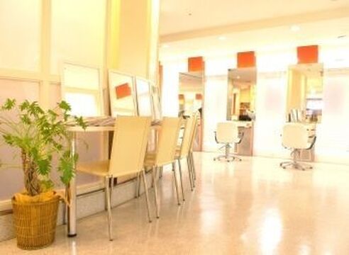 【天王寺】≪最低保証あり≫集客力があるので、どんどん入客できる！月8日などお休みも選べるのでプライベートも充実♪完全歩合、マンツーマン制！フリー45%・指名55%還元で頑張った分しっかり稼げます☆「edge origination 天王寺店（エッジオリジネーションテンノウジテン）」からスタイリスト（美容師）の求人☆★