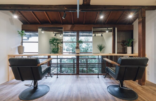 【烏丸】≪30歳以上の方大募集≫≪完全個室≫≪カットカラーは2時間枠≫客単価1万円以上！完全マンツーマン！個室での施術なので周りを気にせず入客していけるサロン！月30万円以上の高収入も可能！「Zen.karasuma（ゼンカラスマ）」からスタイリスト（美容師）の求人☆★☆