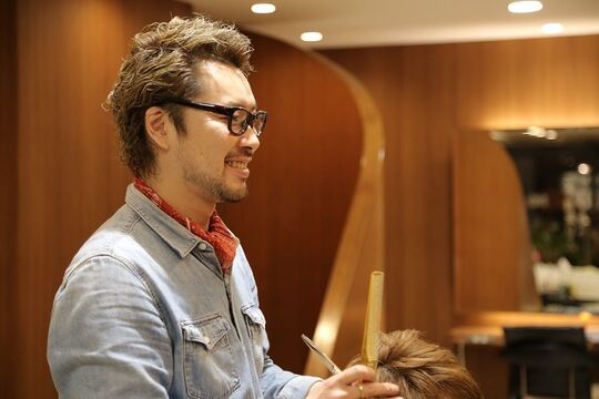 【けやき通り】≪社会保険完備≫長く通われている方も多く幅広い世代のお客様が来店♪サロンワークを中心とし、日々の実践で技術を高めていく「 Hair Salon OKi（ヘア サロン オキ）」からアシスタント（美容師）の求人☆☆