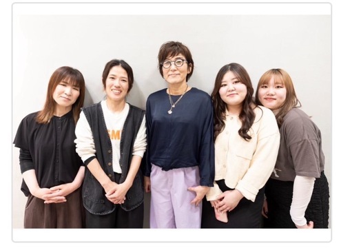 【JR和歌山駅】≪未経験・新卒生OK≫≪研修中給料あり≫≪客単価1万円以上≫≪最短16時に退勤可能≫≪ママさんの応募歓迎≫ヘッドスパの入客で歩合給発生！ハサミ持たない美容師多数在籍！「lino（リノ）」からアシスタント（美容室）の求人☆★