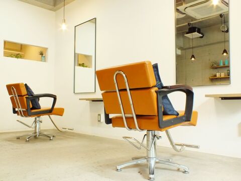 【JR高槻駅】≪月8日休み！月給20万円スタート≫今後の出店を考えての求人です！今までにないサロンを作っていきたい！そんな想いを持ったオーナーさんの下で一緒に頑張りませんか BLUE（ブルー）からアシスタント（美容師）の求人☆☆