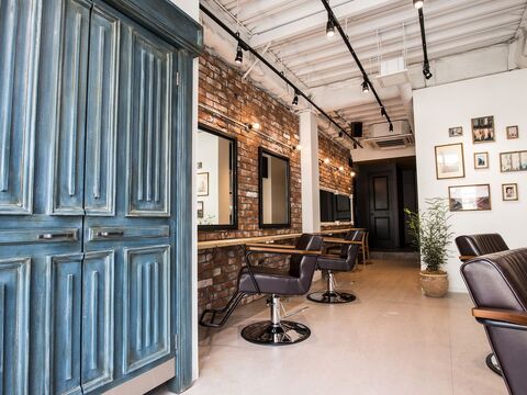 【たまプラーザ】 フリー40〜50％／指名47〜65％還元  保障給あり ≪20時までの勤務OK≫入客チャンスが多く月収50万円以上の高収入スタッフが多数在籍！トレンド感たっぷりの大人可愛いを提案する人気委託サロン「EIGHT tamapla たまプラーザ店（エイトタマプラタマプラーザテン）」からスタイリスト（美容師）の求人★☆