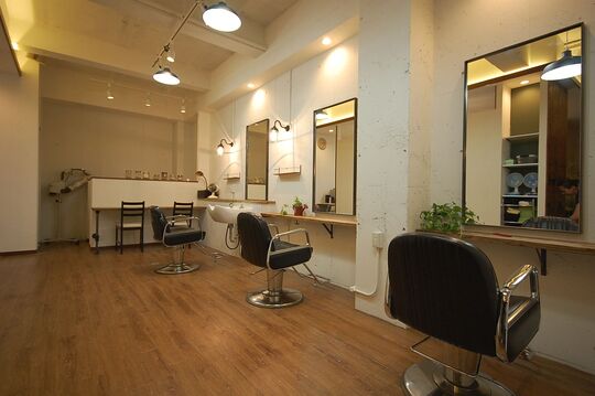 【鴫野】≪月給25万円≫≪有給休暇あり≫≪社会保険完備≫≪平均19時退勤≫地域密着で人との出会いを大切にする素敵なアットホームサロン！「GARDEN hair（ガーデンヘアー）」からスタイリスト（美容師）の求人☆★