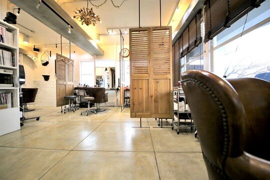 【姪浜駅南】≪完全週休二日制・社会保険完備・高単価≫トレンドも取り入れながらヘアケアに特化！営業時間内のレッスンを有効活用して早期スタイリストデビューができるヘアサロン「BOTANICAL（ボタニカル）」からアシスタント（美容師）の求人★☆