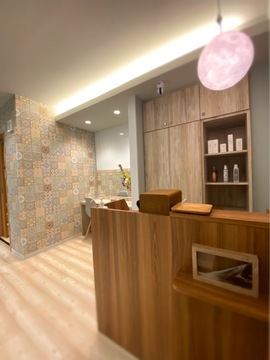 【大橋駅】≪社保完備・月給25万円～・月休8日・​産休育休制度あり・ブランクありでもOK・ゆとりをもった予約制・スタイリストオンリー≫リモート自由参加の講習！待遇だけでなく一緒に働く仲間同士、仲が良いのも魅力のひとつ！福岡エリアで店舗展開中の高条件、福利厚生充実のヘアサロン「完全個室 muon 大橋（カンゼンコシツムオンオオハシ）」からスタイリスト（美容師）の求人☆★