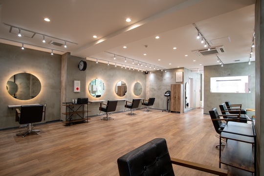 【勾当台公園駅】全国展開の有名ヘアサロン！≪フリー40％／指名50％還元≫≪週休2日・土日休みOK≫≪勤務時間の相談OK≫高収入もプライベート重視も両方が叶う体制です！「Agu hair re:s 仙台本町店（アグヘアーリースセンダイホンチョウテン）」からスタイリスト（美容師）の求人★☆