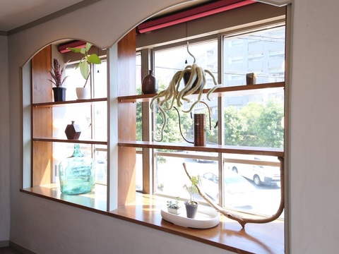 【学園前】≪社会保険完備＆月8日休み≫17時台には退社可能で、プライベートも充実。髪色やネイルは自由なので、オシャレを楽しみながら働きたい方にオススメ！「frau eyelash（フラウ　アイラッシュ）」からアイリスト（アイデザイナー・まつ毛エクステ）の求人☆☆