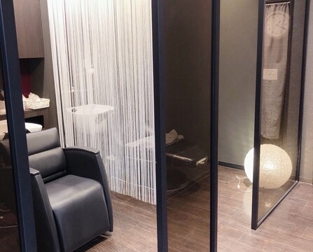 【羽倉崎】≪月給25万円以上可能≫≪土日休みも応相談≫≪社会保険あり≫カットカラー2時間枠！マンツーマン接客なのでやりがいもバッチリです。遅くまで残ってミーティングやレッスンなどもありません！「Atlantis 羽倉崎店（アトランティスハグラザキテン）」からスタイリスト（美容師）の求人☆★