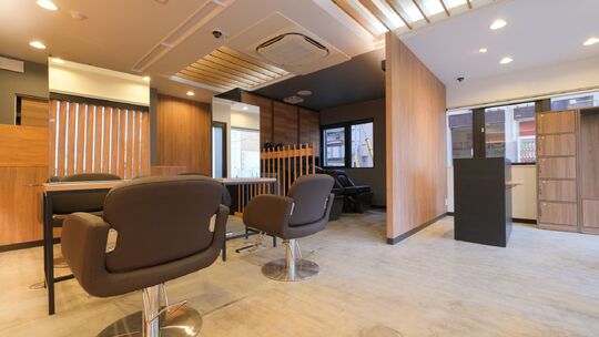 【大島】◆完全週休2日制・有給休暇あり・産休育休制度あり・社会保険完備◆スタッフ仲が良く、離職率が低い！子育てとの両立も可能で長く活躍できます！「Rever Tokyo 大島店（リベアトウキョウオオジマテン）」からスタイリスト（美容師）求人☆★