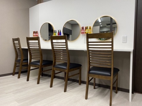 【阪神西宮】≪社会保険完備≫ブランクがある方やママさんも歓迎！せっかく資格を取って頑張ってきた、美容師という”好きなこと”。これからも頑張ってみませんか？白髪染め専門店「Graycolor awesome 阪神西宮（グレーカラーオーサムハンシンニシノミヤ）」からカラーリスト（美容師）の求人☆★☆