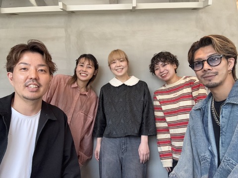 【JR二日市駅】≪営業中レッスンOK・月休7,8日・社会保険完備・練習が無ければ18時頃の退勤可能≫地域密着型で多くの大人女性に愛されています。早くて2年でスタイリストデビューが可能なヘアサロン「Risy（リジー）」からアシスタント（美容師）の求人★☆