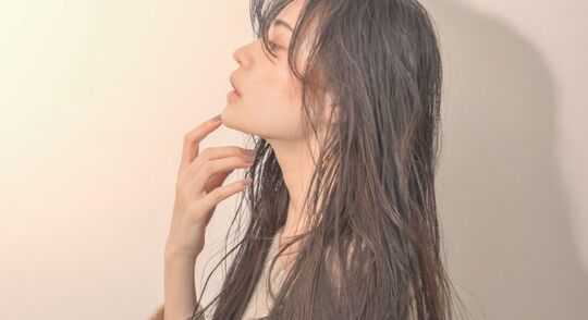 【千里丘】≪月給19.5万円≫≪月8日休み≫≪社会保険完備≫≪18時半受付終了≫営業後はメリハリレッスンで早く帰れる日も！働きやすい、フレンドリーな接客の地域密着サロン「k-com pool（ケーコームプール）」からアシスタントの求人☆★☆