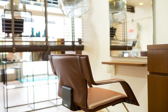 【上本町】≪社会保険完備！日曜定休あり≫他にはないサロンを作っていくのに、アナタの力を貸してください！！お客様ともとっても密に関わっていけるsuper cut 上本町店（スーパーカットウエホンマチテン）からアシスタント（美容師）の求人☆★