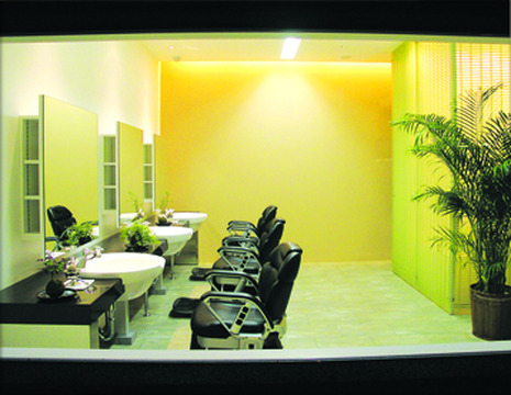 【近鉄八尾】◇◆車バイク通勤OK◆◇大型サロンにはないようなアットホームさ！お客様との距離が近いことが特徴的です♪地域密着型のユニセックスサロンLeModa salon（レモーダ サロン）からアシスタント(美容師・理容師)の求人☆★