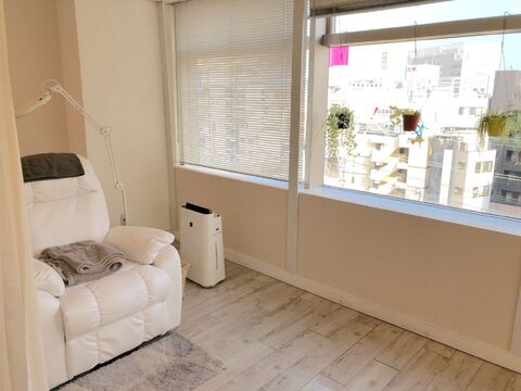 【京橋】≪月給26万円≫≪掛け持ちなし≫≪社会保険完備★経験者さん大歓迎!!!≫清潔感のあるカワイイおしゃれなサロン♪福利厚生が整ったアットホームなアイラッシュ専門店♪EYESIS 京橋店（アイシスキョウバシテン）からアイリスト（アイデザイナー・まつ毛エクステ）の求人☆☆